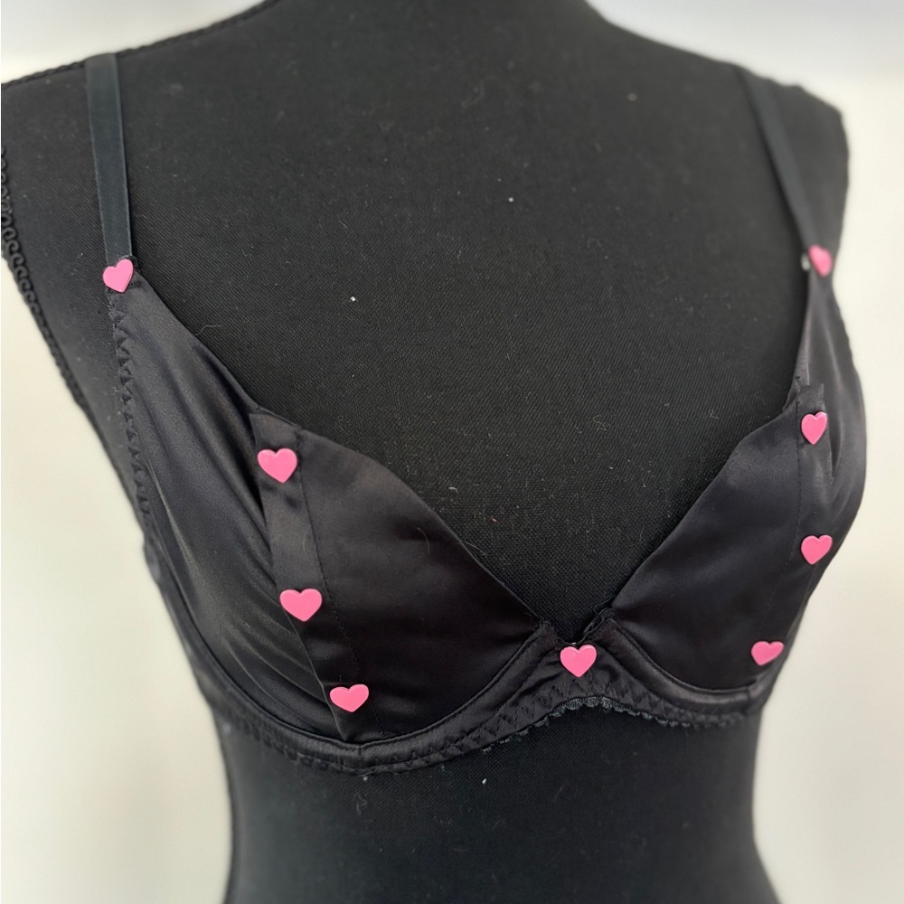 Victorias Secret Sexy Little Thing Black Satin Pink Heart Snap Coquette Girl 34B